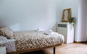 Triana Riverside Guesthouse